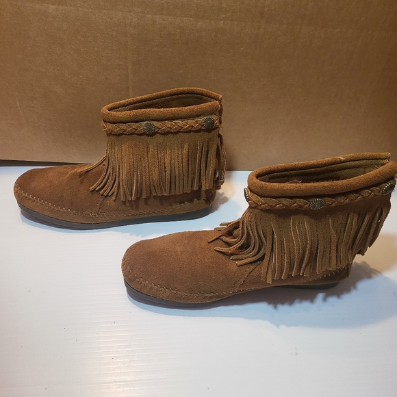 Vintage Minnetonka Ladies size 6.5 Fringe Suede Moccasins Concho Boots - Picture 3 of 8